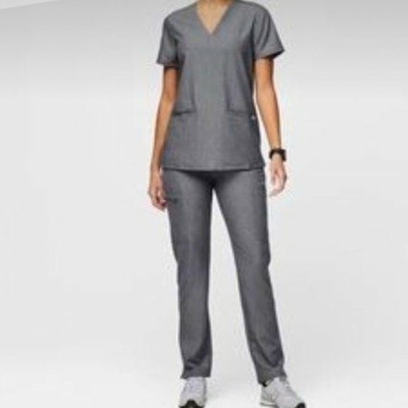 Figs Technical Collection Women’s Casma Graphite Gray V-Neck Scrub Top Sz 5 XL - Picture 2 of 10